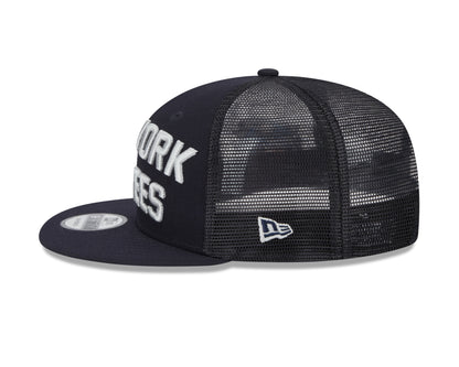 New York Yankees New Era Navy Stacked 9FIFTY Mesh Trucker Snapback Hat