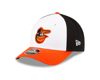 Gorra ajustable 9FORTY New Era Player Replica M-Crown de los Baltimore Orioles en blanco/naranja/negro