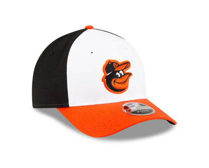 Gorra ajustable 9FORTY New Era Player Replica M-Crown de los Baltimore Orioles en blanco/naranja/negro