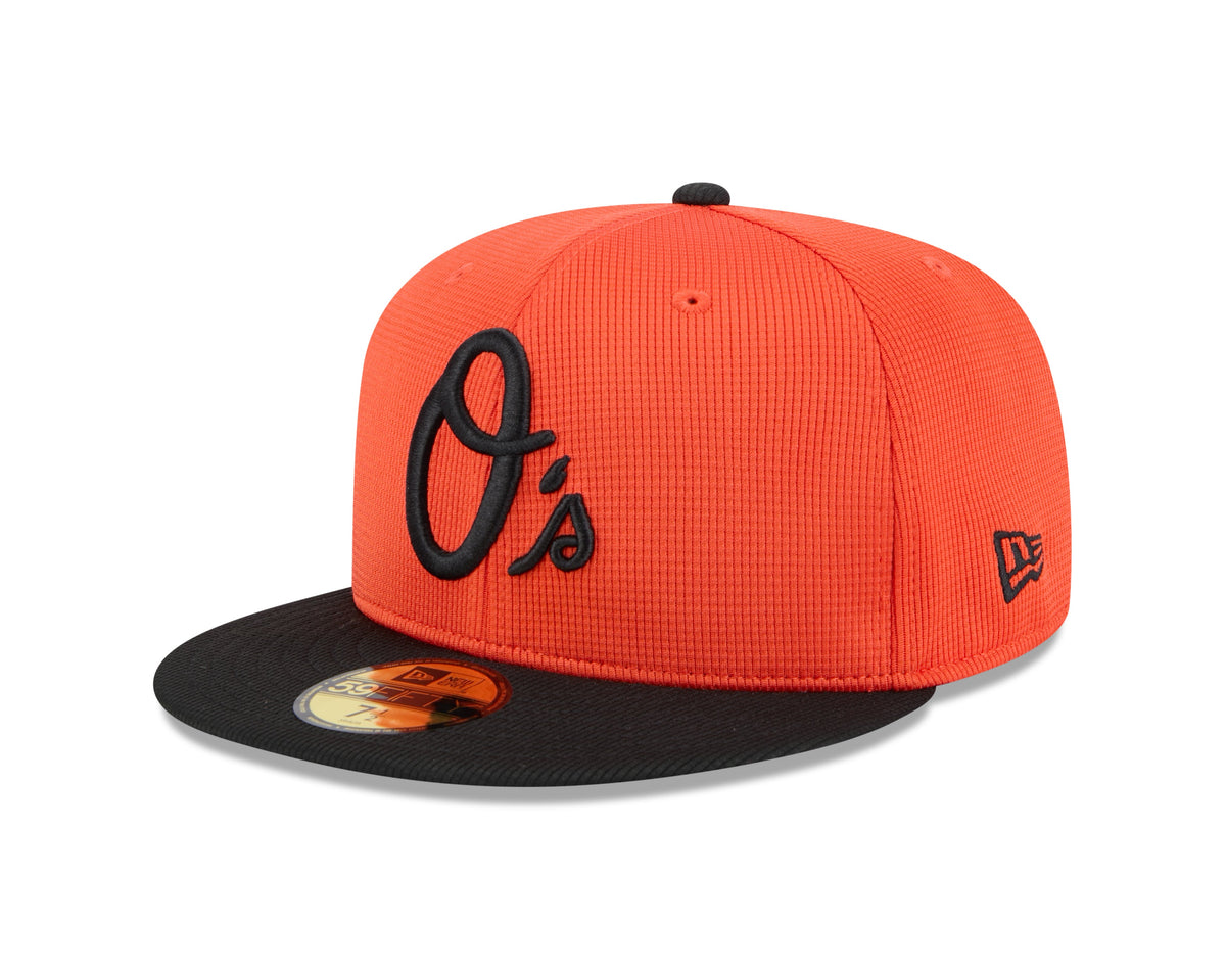 Gorra ajustada 59FIFTY New Era naranja de los Baltimore Orioles para el entrenamiento de primavera 2025
