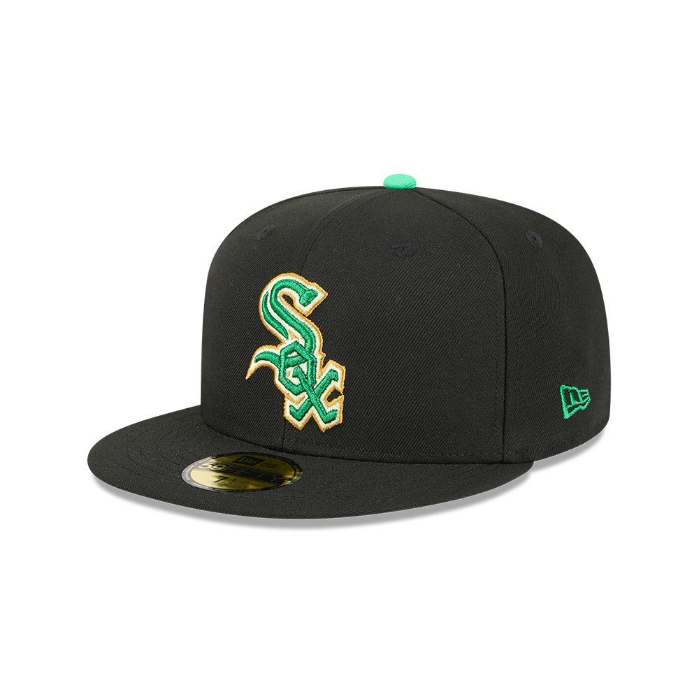Gorra ajustada 59FIFTY On-Field de la Colección Auténtica del Día de San Patricio 2026 de los Chicago White Sox New Era en color negro para hombre