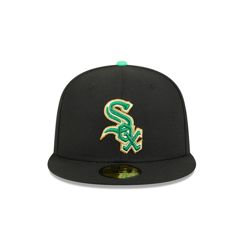 Gorra ajustada 59FIFTY On-Field de la Colección Auténtica del Día de San Patricio 2026 de los Chicago White Sox New Era en color negro para hombre