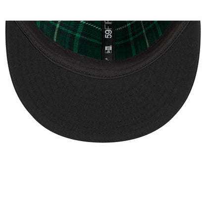 Gorra ajustada 59FIFTY On-Field de la Colección Auténtica del Día de San Patricio 2026 de los Chicago White Sox New Era en color negro para hombre