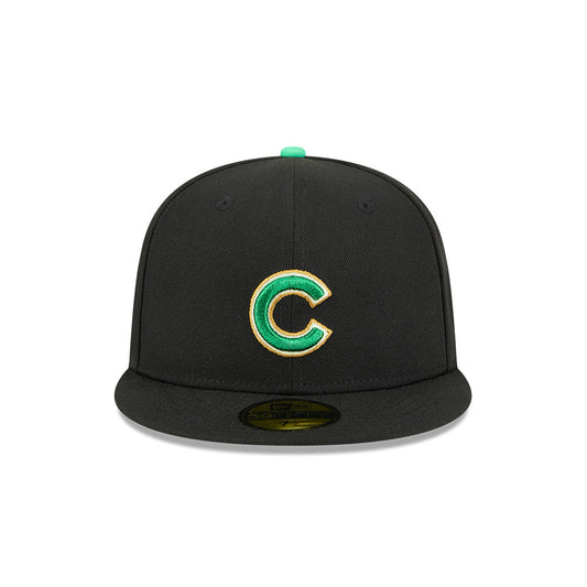 Gorra ajustada 59FIFTY On-Field de la Authentic Collection de los Chicago Cubs New Era negra del Día de San Patricio 2026 para hombre