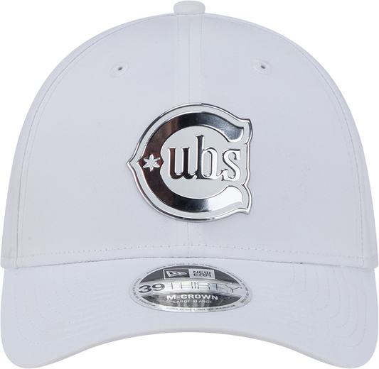 Gorra Chicago Cubs New Era M-Crown 39Thirty Alternate 2 Blanco Metálico Performance Flex Fit
