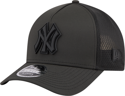 New York Yankees New Era Badged 9FORTY M-Crown Adjustable Hat-Black