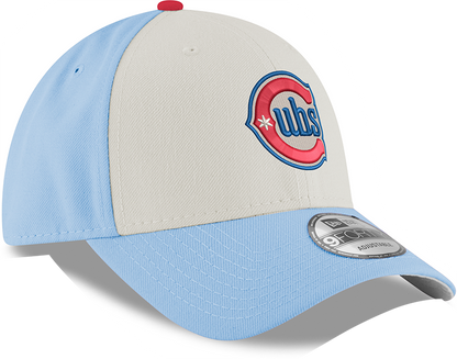 Gorra juvenil ajustable 9FORTY Alternate 2 de los Chicago Cubs en cromo/azul cielo de New Era