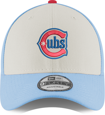 Gorra juvenil ajustable 9FORTY Alternate 2 de los Chicago Cubs en cromo/azul cielo de New Era