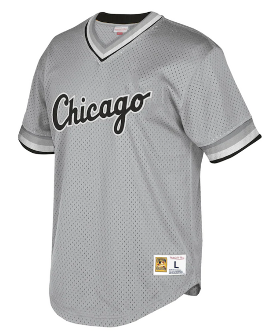 Camiseta de práctica de bateo de malla con cuello en V de los Chicago White Sox de visitante en color gris, Colección Cooperstown para hombre, por Mitchell & Ness